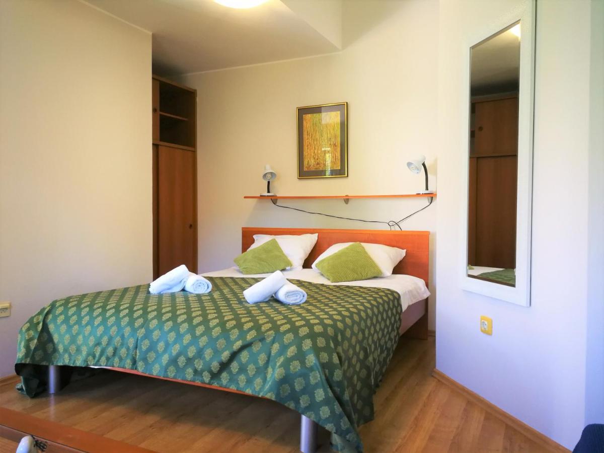Apartments Bilic With Garden & Swimming Pool - 50M From The Beach ปิเยชชานา อูวาลา ภายนอก รูปภาพ