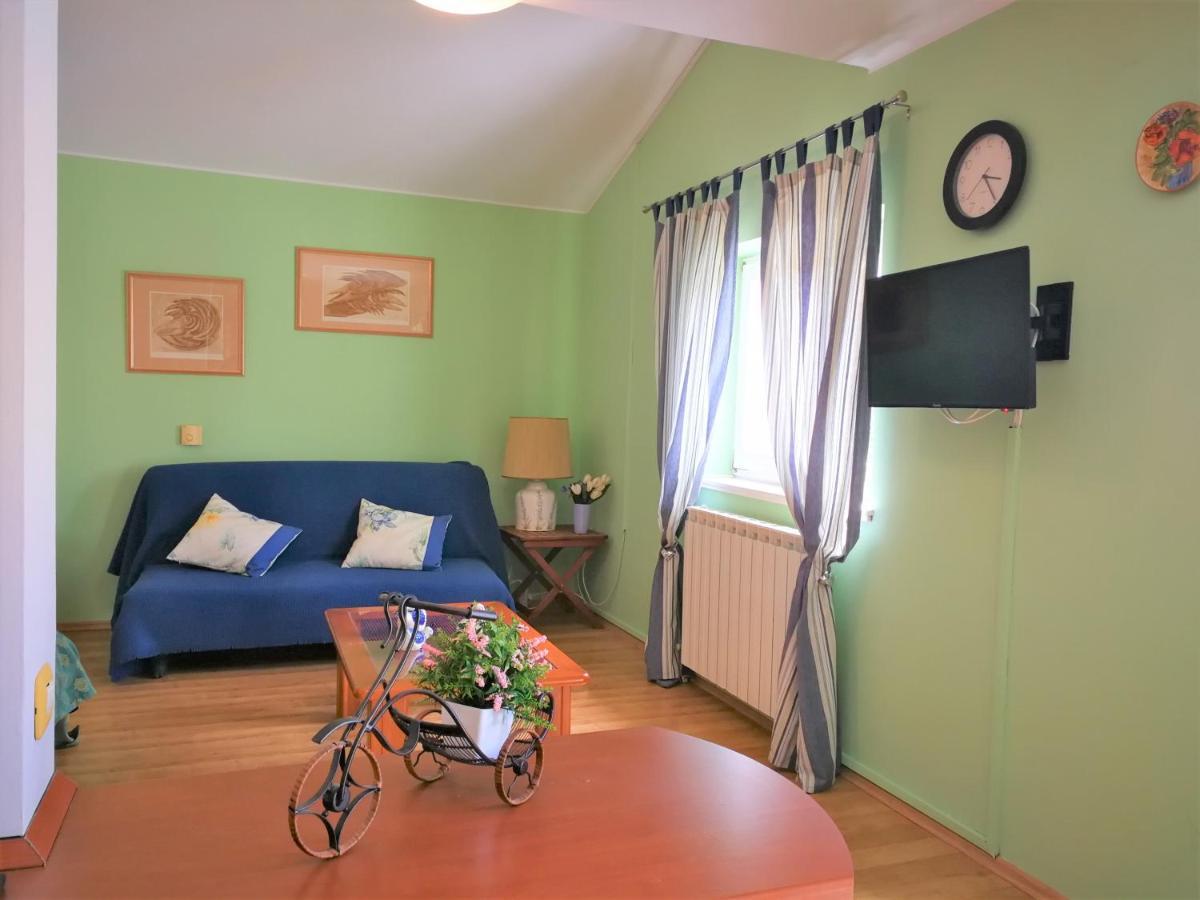 Apartments Bilic With Garden & Swimming Pool - 50M From The Beach ปิเยชชานา อูวาลา ภายนอก รูปภาพ