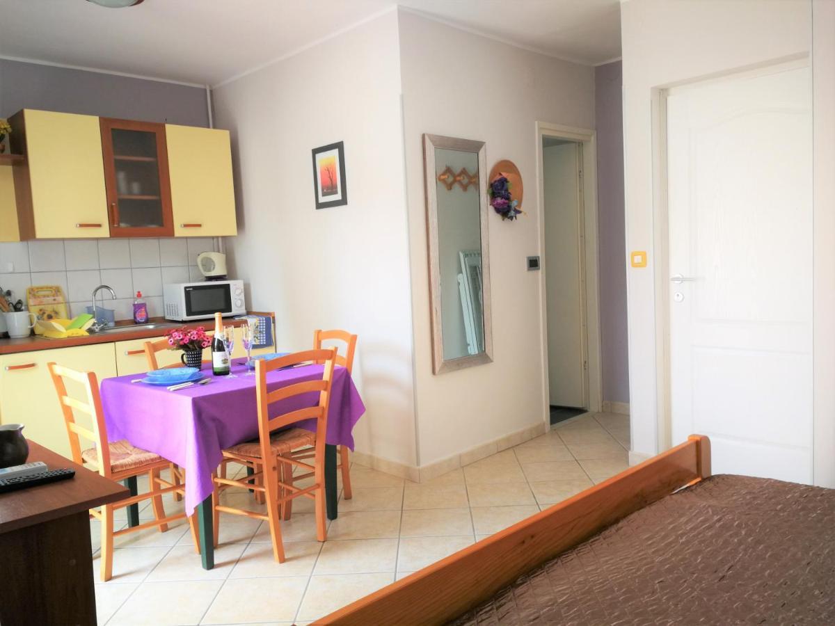 Apartments Bilic With Garden & Swimming Pool - 50M From The Beach ปิเยชชานา อูวาลา ภายนอก รูปภาพ