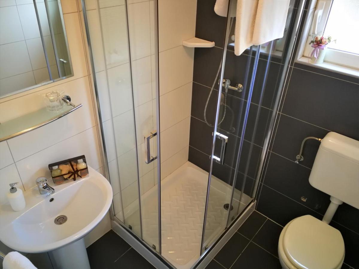 Apartments Bilic With Garden & Swimming Pool - 50M From The Beach ปิเยชชานา อูวาลา ภายนอก รูปภาพ