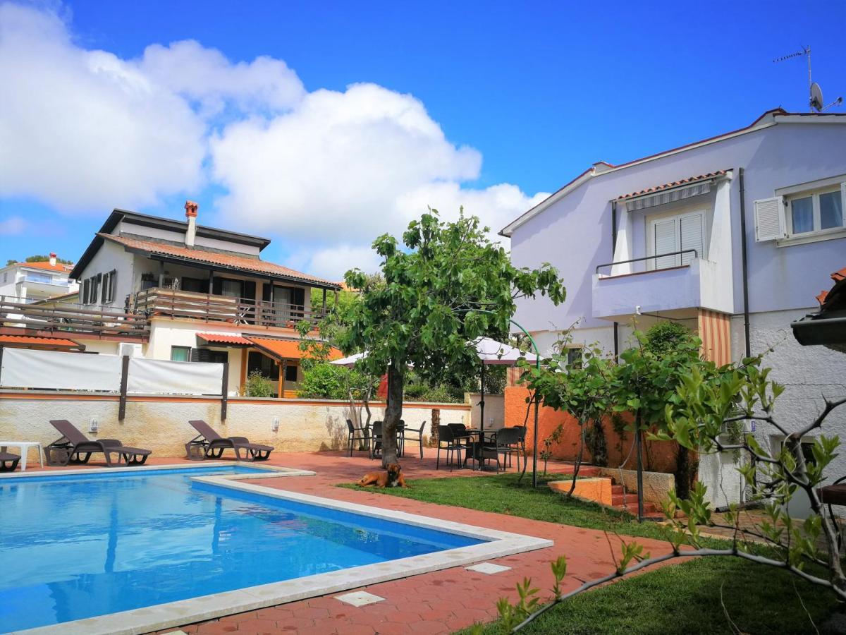 Apartments Bilic With Garden & Swimming Pool - 50M From The Beach ปิเยชชานา อูวาลา ภายนอก รูปภาพ