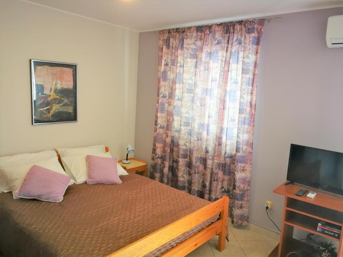 Apartments Bilic With Garden & Swimming Pool - 50M From The Beach ปิเยชชานา อูวาลา ภายนอก รูปภาพ