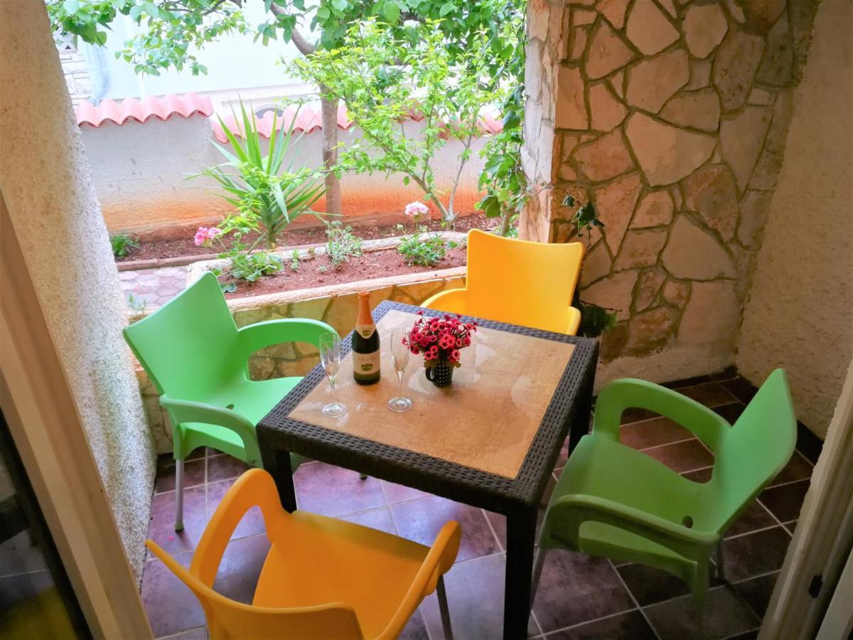 Apartments Bilic With Garden & Swimming Pool - 50M From The Beach ปิเยชชานา อูวาลา ภายนอก รูปภาพ