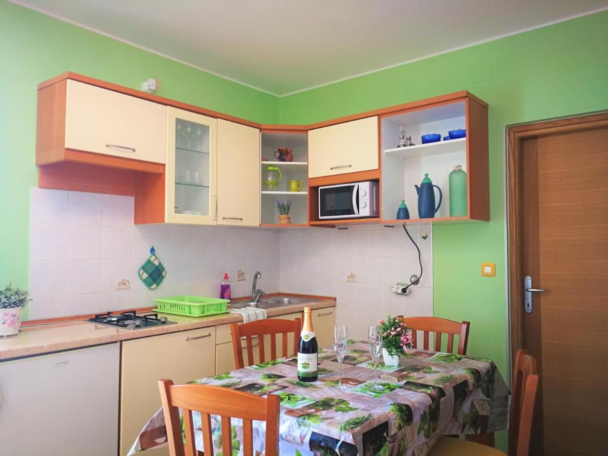 Apartments Bilic With Garden & Swimming Pool - 50M From The Beach ปิเยชชานา อูวาลา ภายนอก รูปภาพ