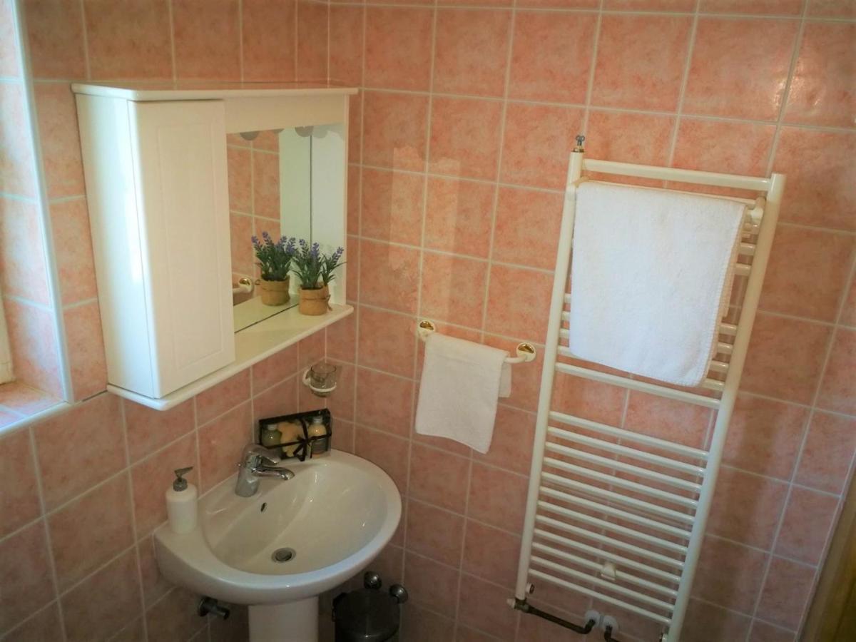 Apartments Bilic With Garden & Swimming Pool - 50M From The Beach ปิเยชชานา อูวาลา ภายนอก รูปภาพ